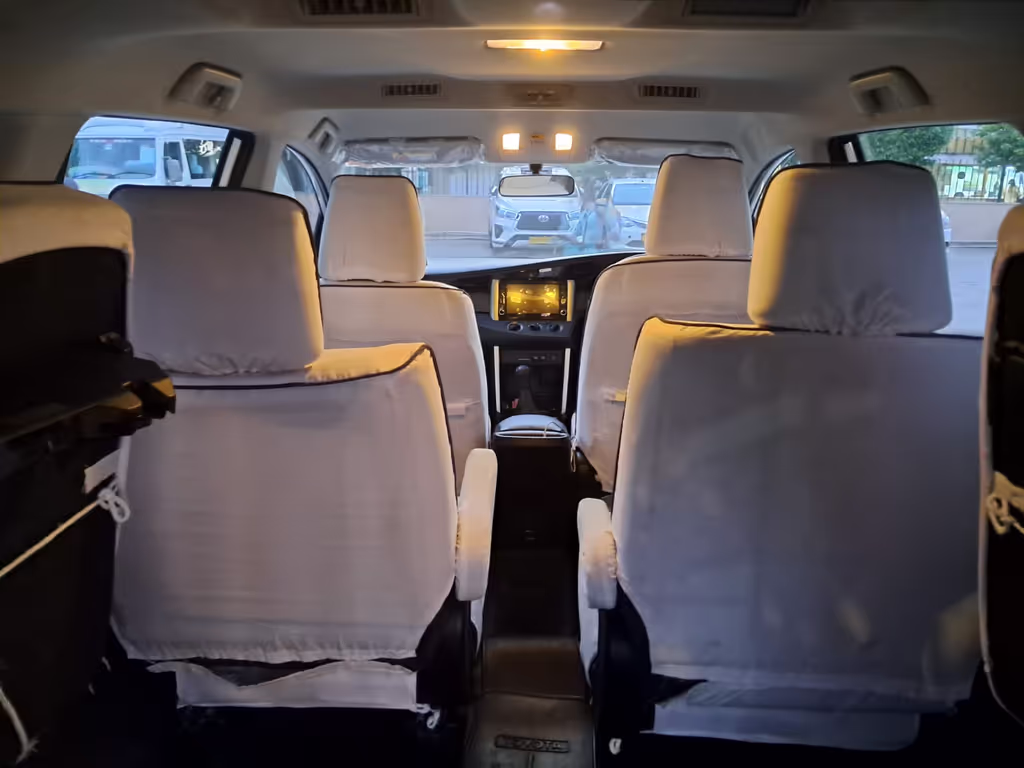 Jaipur Private Tour - Toyota Innova — comfortable travel for 3–4 guests
