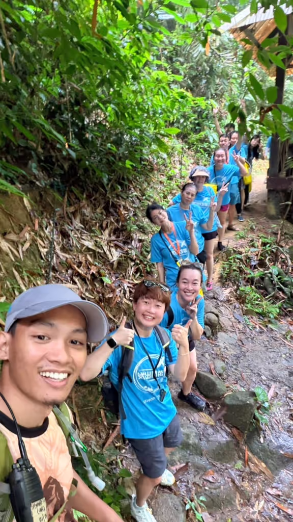Pahang Private Tour - Explore the rainforest together on the trail towar