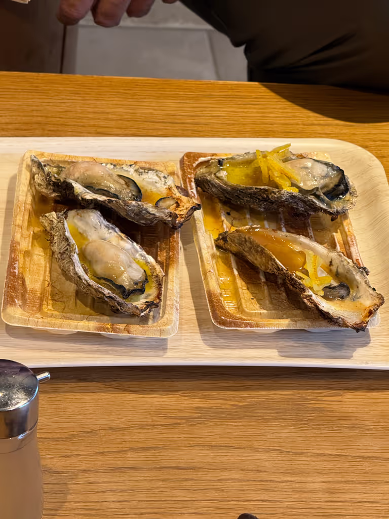 Hiroshima Private Tour - Fresh Hiroshima oysters
