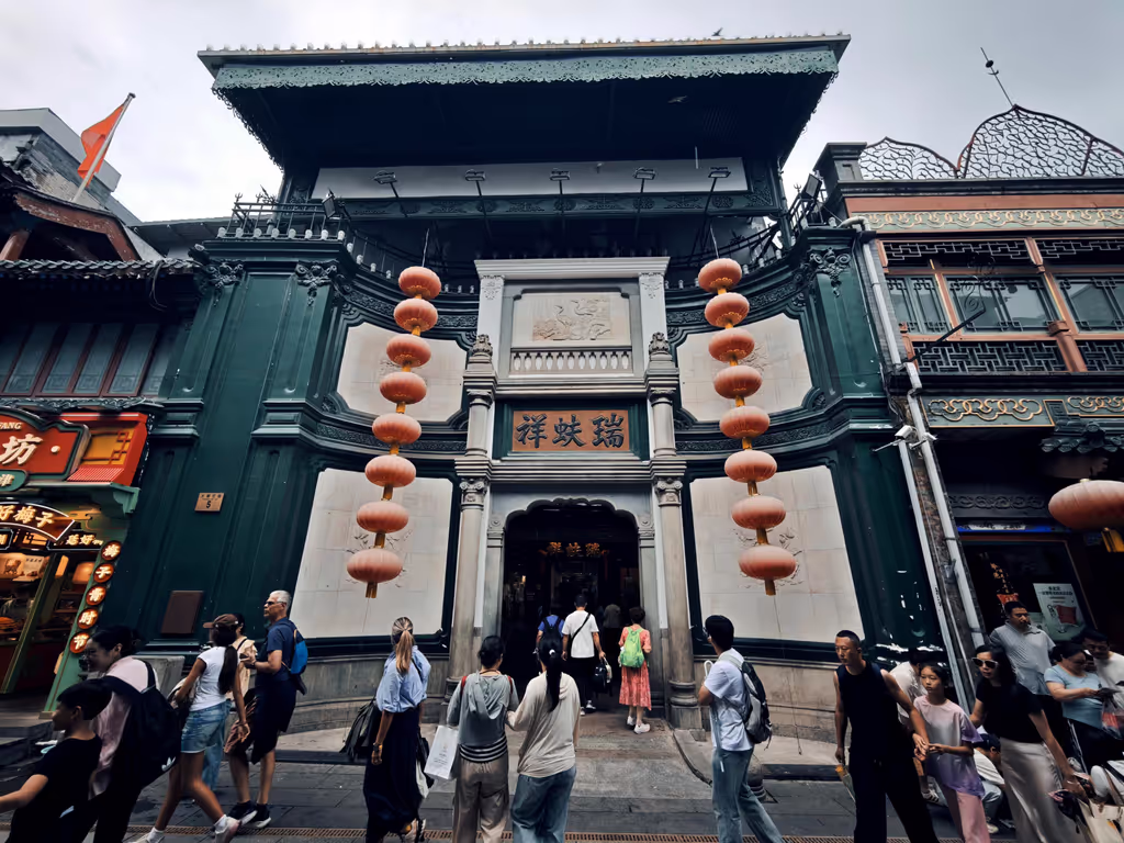 Beijing Private Tour - Ruifuxiang, a Historic Silk Brand