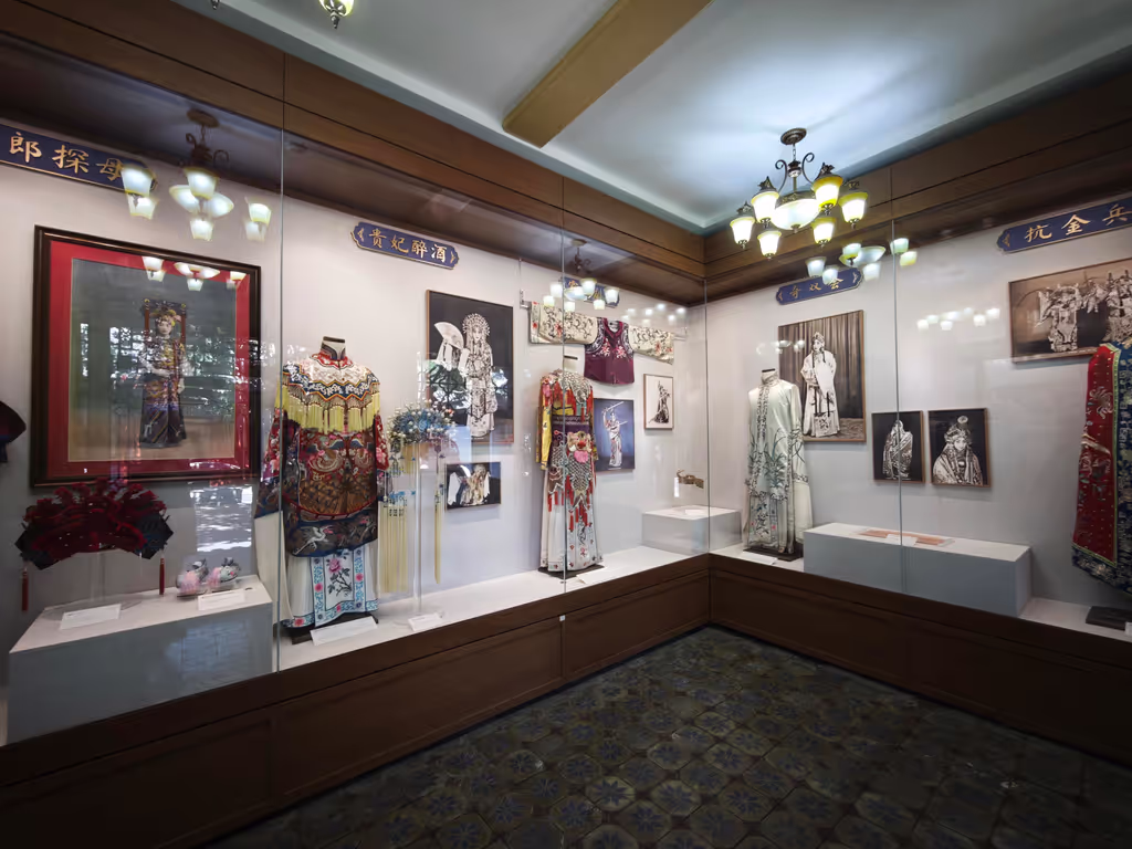 Beijing Private Tour - Exhibition Inside a Traditional Courtyard Residenc