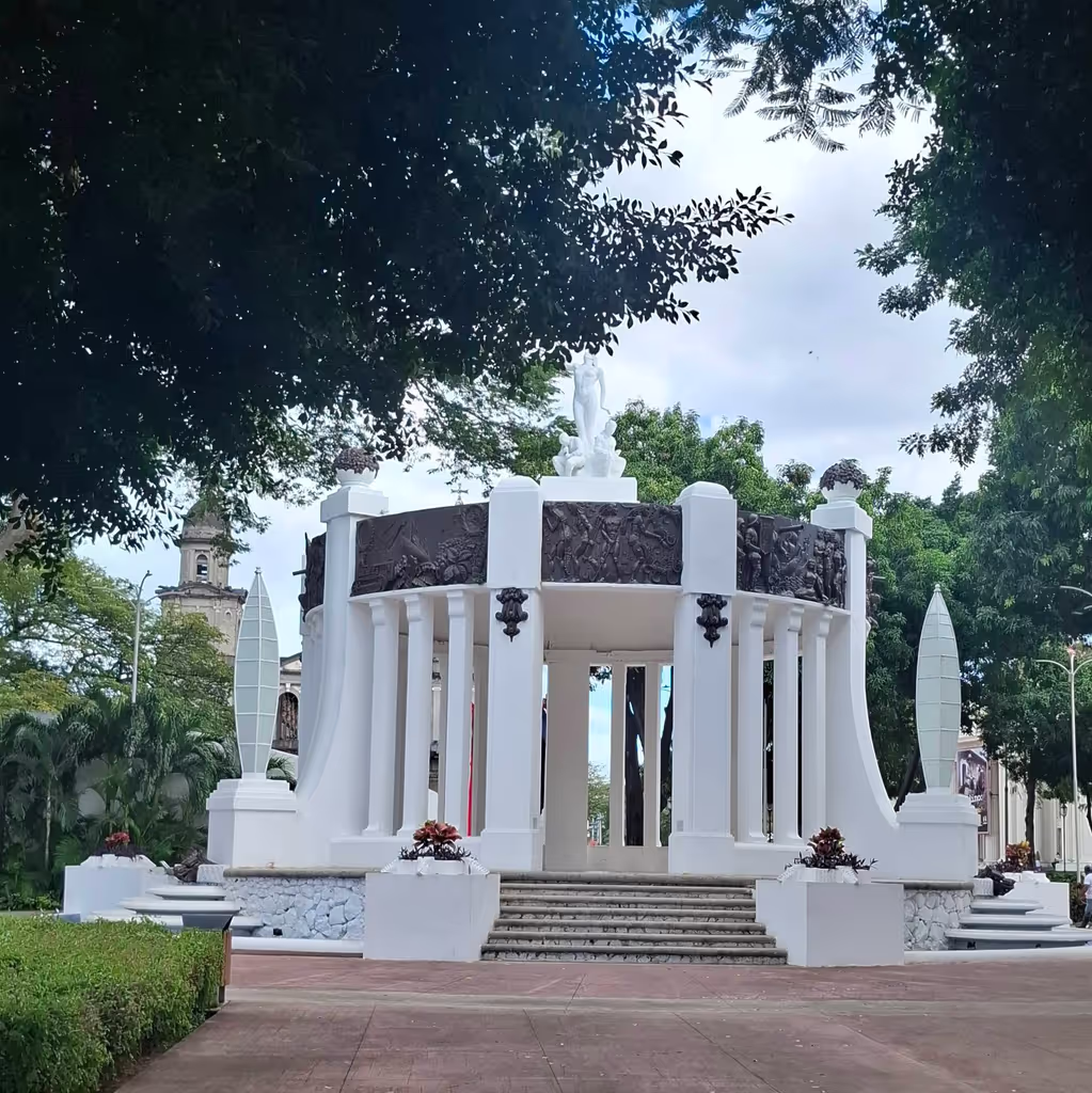 Managua Private Tour - Glorieta Central Park