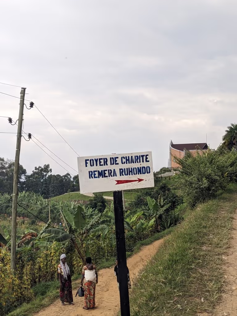 Ruhengeri Private Tour - Signpost to Remera Ruhondo near Mbwe Hill trail