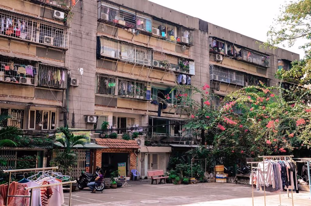 Ho Chi Minh Private Tour - The old apartments