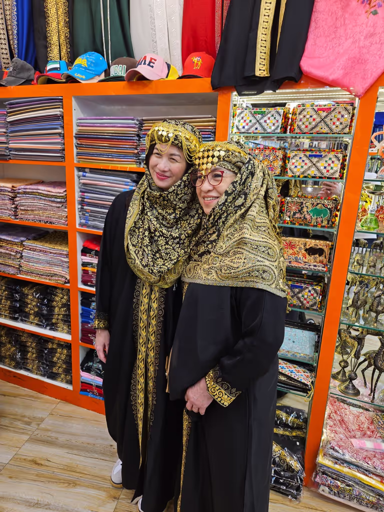 Dubai Private Tour - Travellers enjoying wearing traditional dress!
