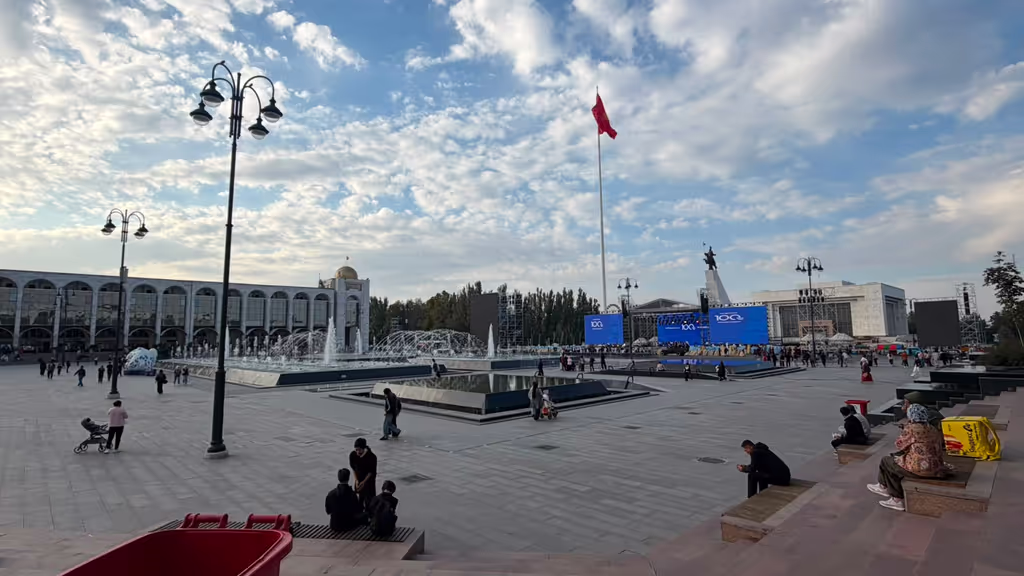 Bishkek Private Tour - Ala-Too square