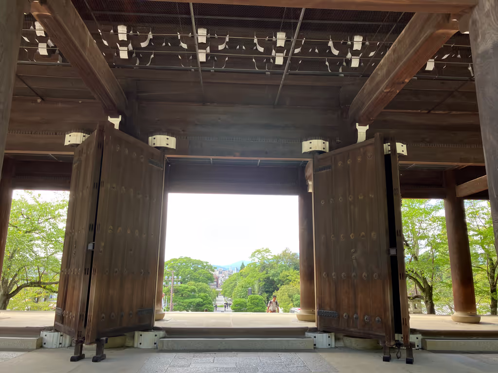 Kyoto Private Tour - The Greatest Wooden Gate of Chion-in Temple