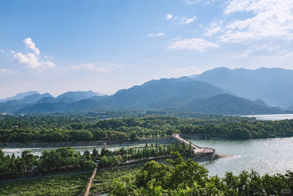 Chengdu Private Tour - The Fish Mouth dividing levee at Dujiangyan Irrigation System