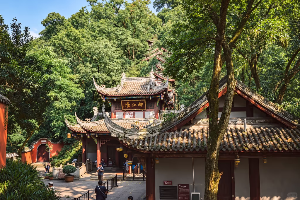 Chengdu Private Tour - Traditional architecture within Dujiangyan Scenic Area