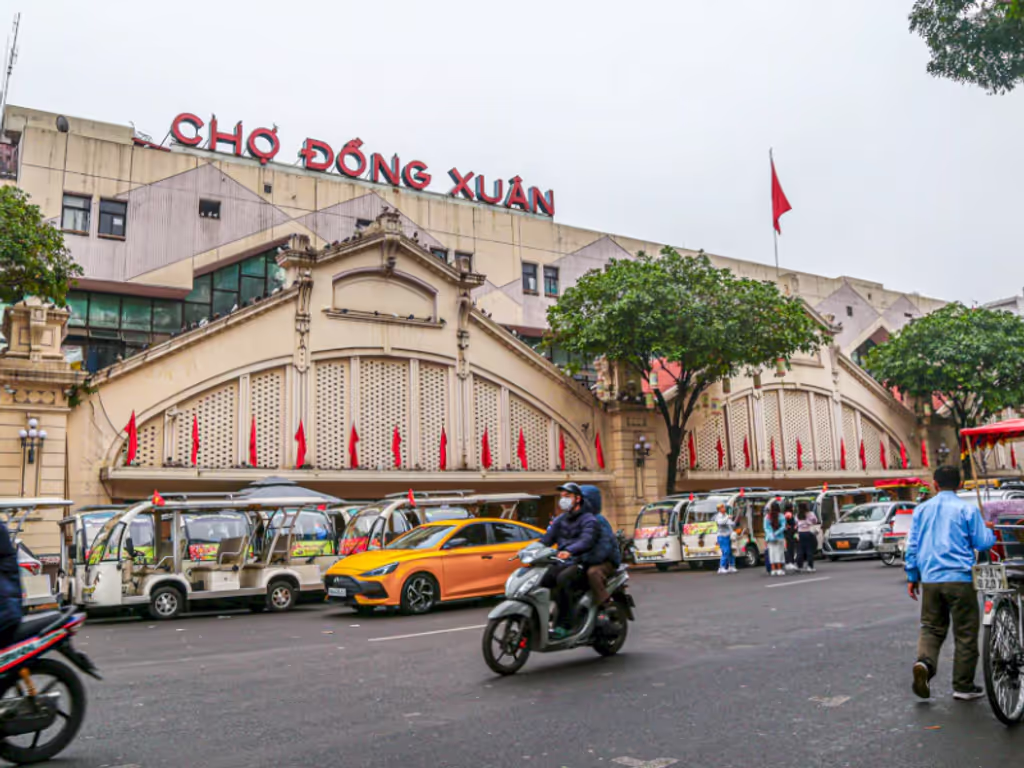 Hanoi Private Tour - Dong Xuan Market, our meeting area
