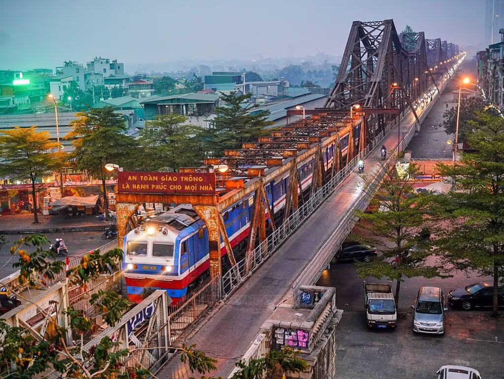 Hanoi Private Tour - Long Bien bridge