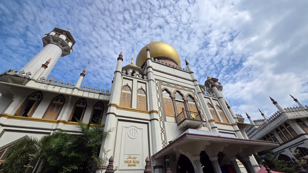 Singapore Private Tour - The majestic Masjid Sultan in Kampong Gelam.
