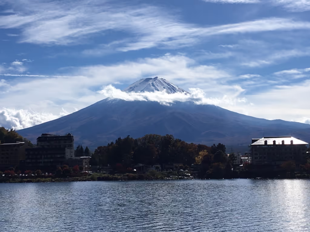 Mount Fuji Private Tour - Cruising at Lake Kawaguchi