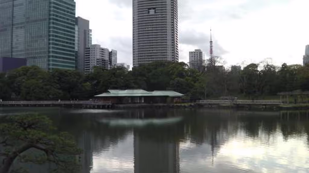 Tokyo Private Tour - Hamarikyu-Garden (Salt water pond with a tea house where you can try sweets with tea)