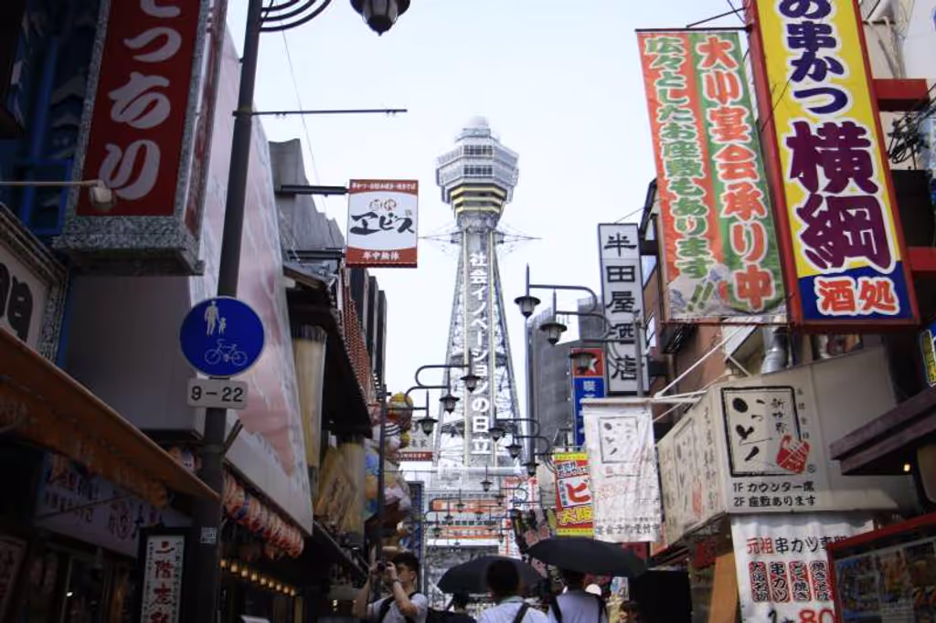 Osaka Private Tour - Tsutenkaku (Photo by Planetyze)