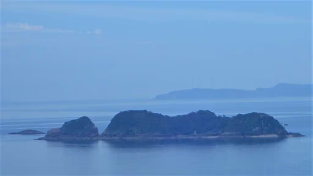 Nagasaki Private Tour - ★NAKAENOSHIMA island (World Heritage)
・On the sea between IKITSUKI island and HIRADO island
 a small uninhabited  island of martyrdom, the sacred island for the hidden christians