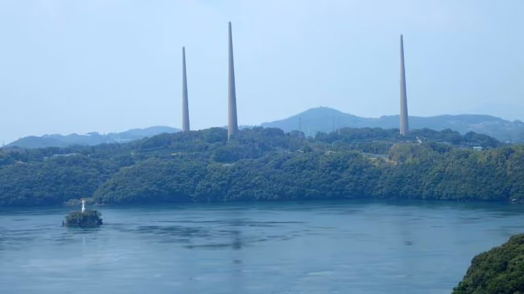 Nagasaki Private Tour - ★HARIO COMMUNICATION Towers (war ruins)
・on HARIO Island
WW2 imperial Japanese Navy's communication tower which sent the first preparation code order for the Pearl Harbor attack in 1941.They were built in 1922, composed of 3 over 130m high huge reinforced concrete towers, can observe one of the Tower's inside and communication building ruin.