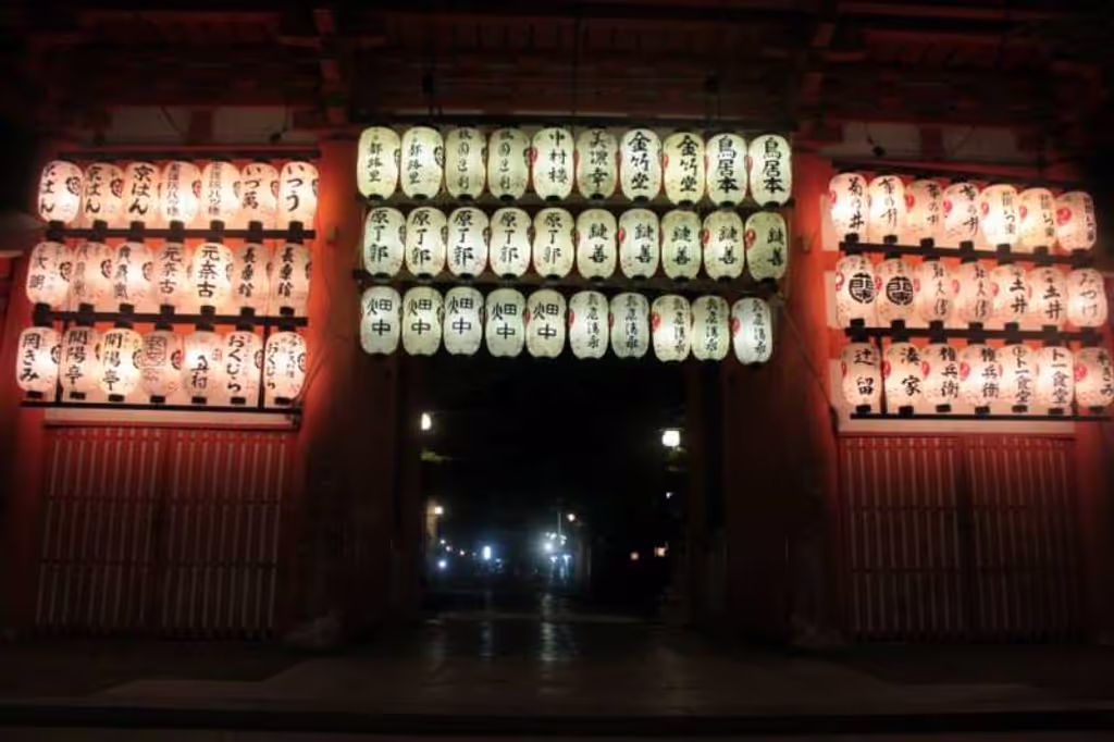 Kyoto Private Tour - Yasaka shrine at night