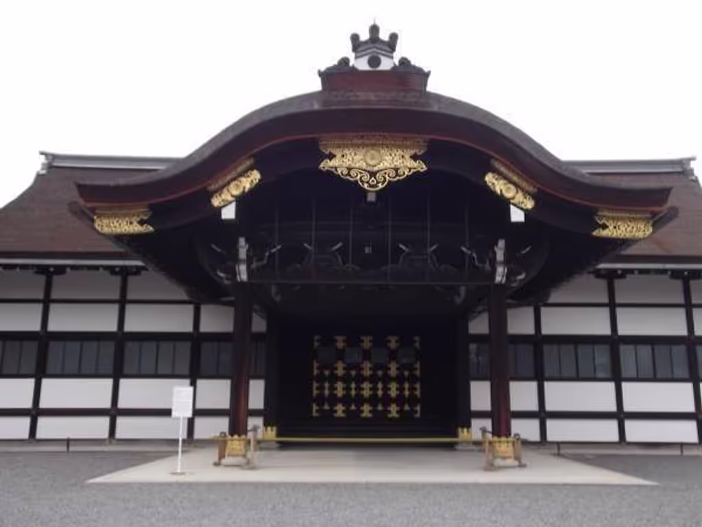 Kyoto Private Tour - "Shinmikurumayose" Gate, where those who were formally allowed to visit the palace went through.