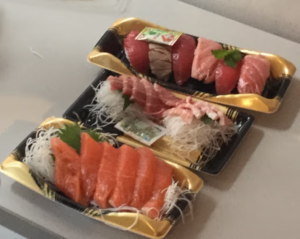 Tokyo Private Tour - You can buy sashimi (raw fish) and taste on the third floor.