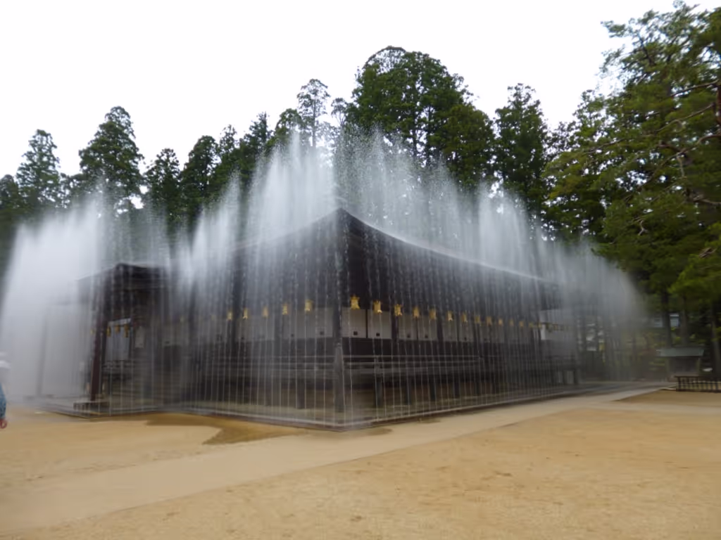 Mount Koya Private Tour - Miedo (Portrait hall) is considered to be one of the most important buildings in Danjo Garan Complex.
Miedo is equipped with drencher system which is  water curtain for extingusishiing fires.