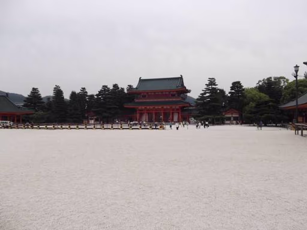 Kyoto Private Tour - Distant view of "Daigokuden" main hall. You can realize how large the shrine precincts are.