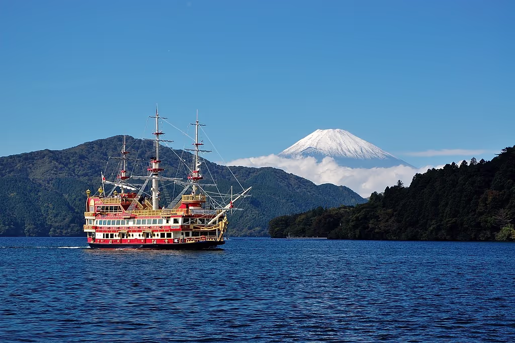 Hakone Private Tour - Pirate boat on Lake Ashi