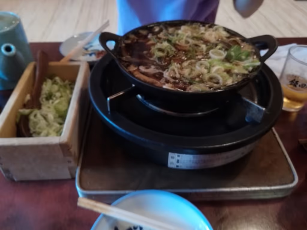 Tokyo Private Tour - plat de cuisson en terre cuite les dojo(loches) avec racine de bardane