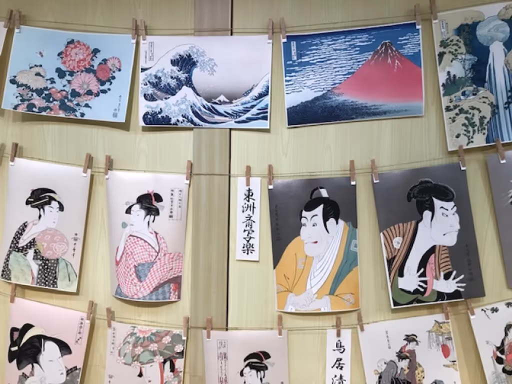 Gifu Private Tour - Visitors can also have the experience of creating multicolored prints using imitation blocks, which is a very popular activity in the museum. 