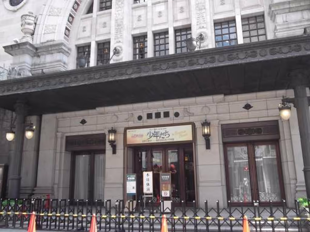 Osaka Private Tour - Osaka "Shochiku-za" Theater.