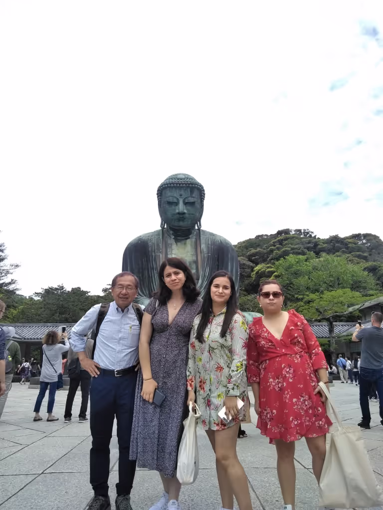 Kamakura Private Tour - Gran Buda con mis clientas elegantes en Kamakura.