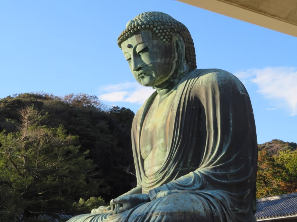 Kamakura Private Tour - The giant Buddha statue has been standing outside for seven centuries.