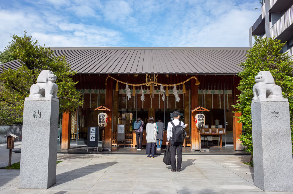 Tokyo Private Tour - (B) Kagurazaka - Akagi Jinja shrine- rebuilding of shrine main hall has interesting modern story.