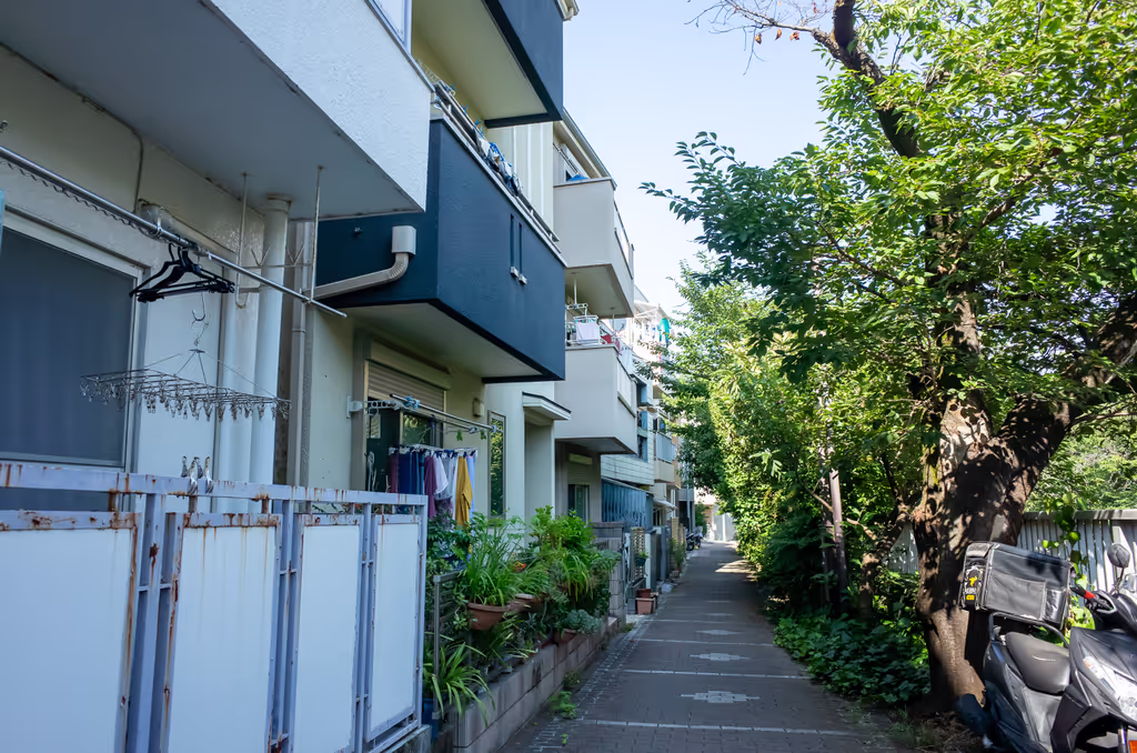 Tokyo Private Tour - Local walk along Kanda river