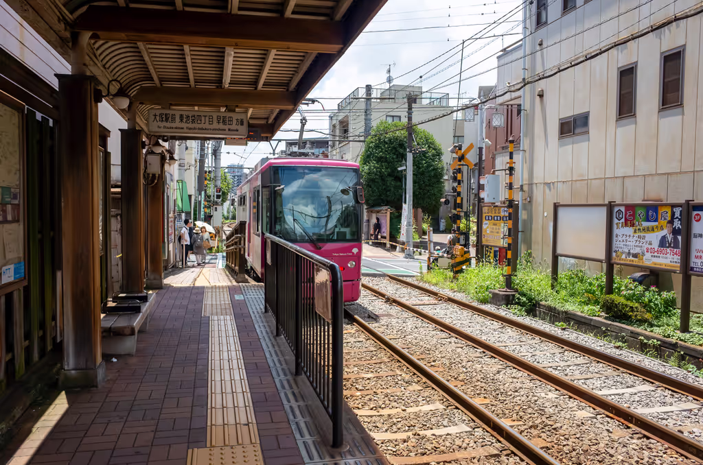 Tokyo Private Tour - Ride on the charming tram