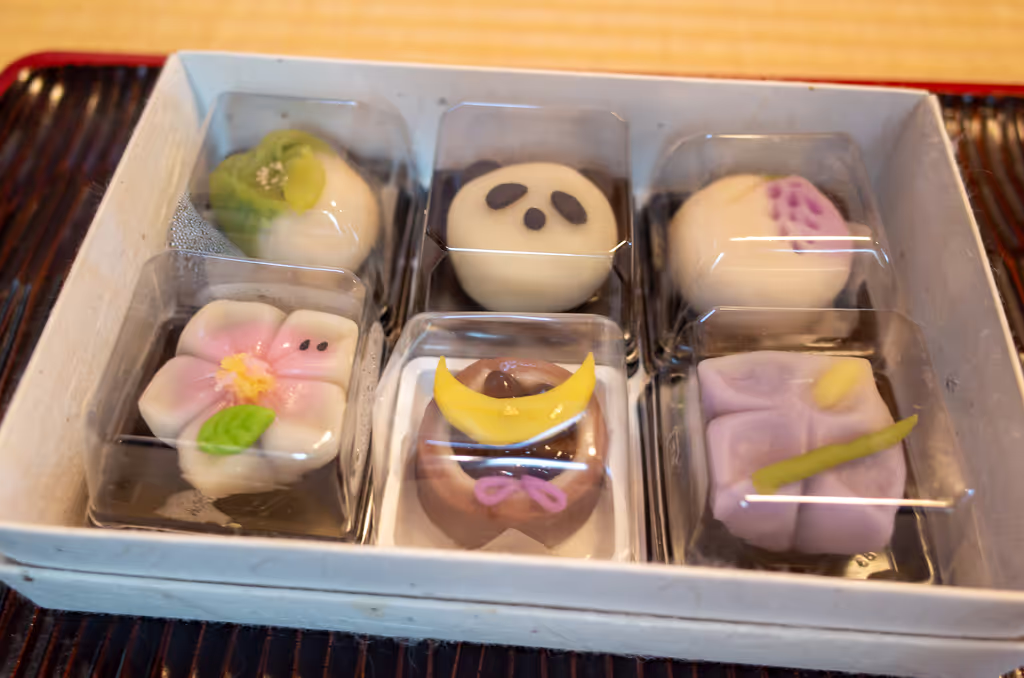 Tokyo Private Tour - Select your favorite seasonal sweet.