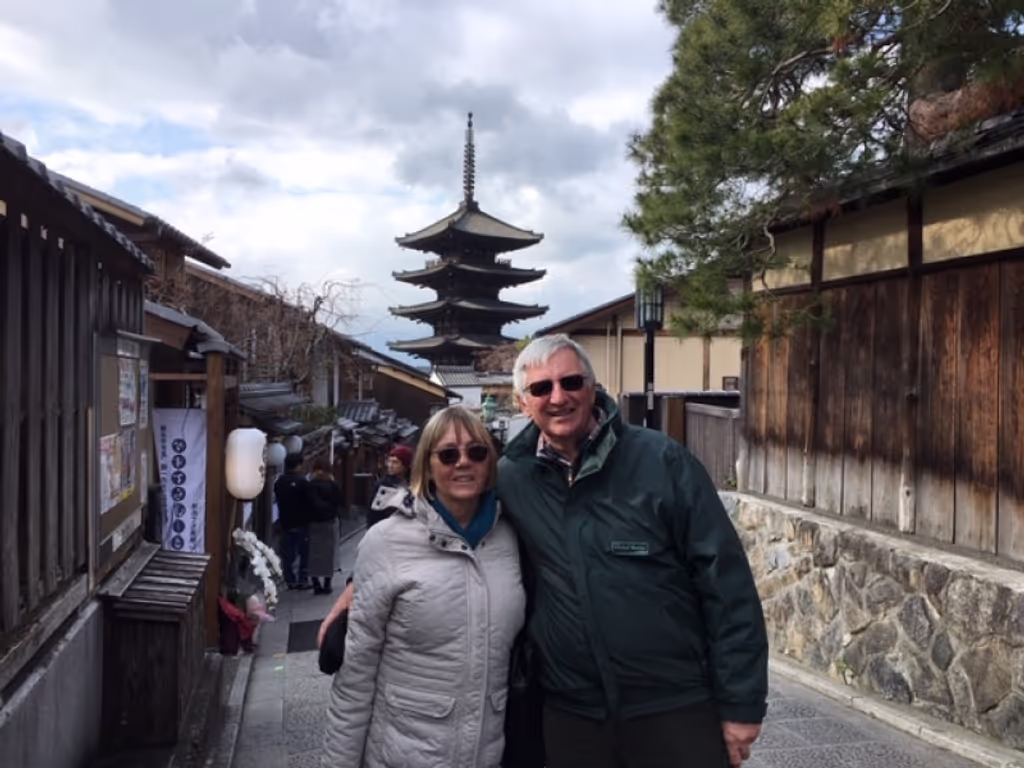 Kyoto Private Tour - Lovely couple from the UK against the backdrop of Yasaka Pagoda, on the way to Ninenzaka-Sannenzaka alleys