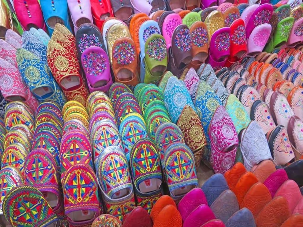 Marrakech Private Tour - The art of stitching slippers