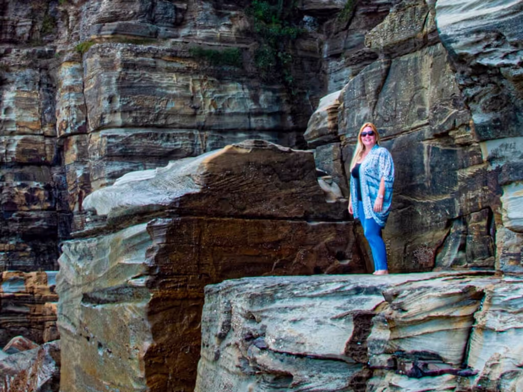 Sydney Private Tour - Explore dramatic coastlines, find fossilized fish and sculptured sandstone