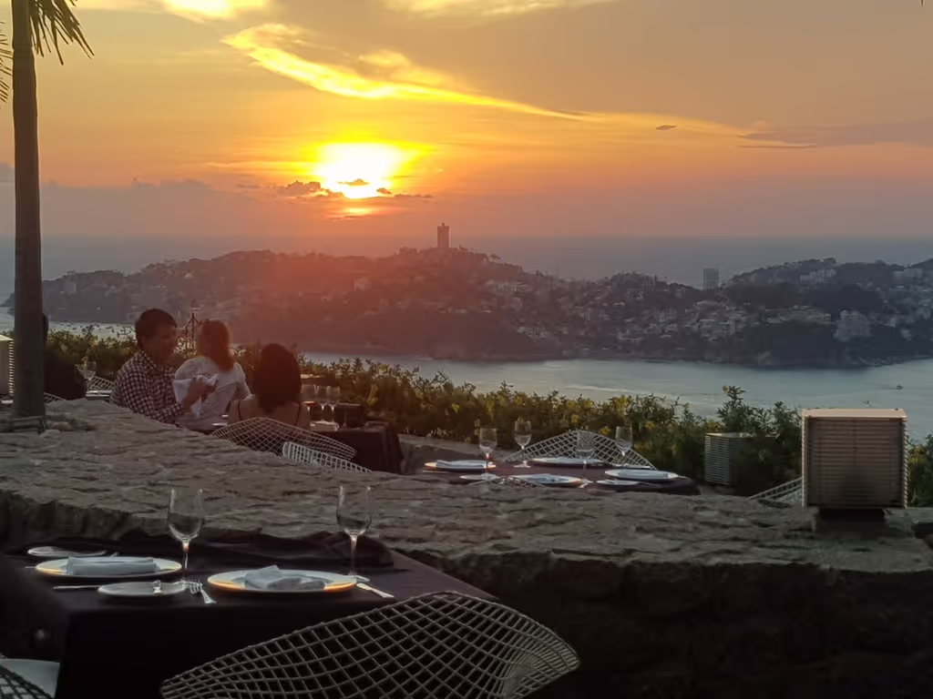 Acapulco City Private Tour - Bella Vista Restaurant at Las Brisas Hotel