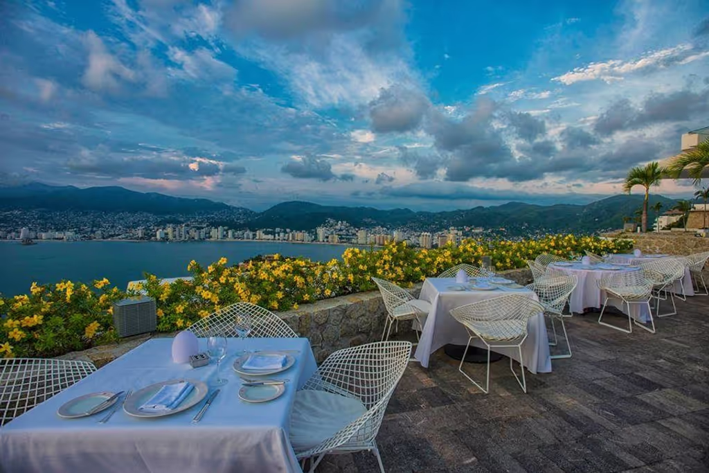 Acapulco City Private Tour - Bella Vista Restaurant at Las Brisas Hotel