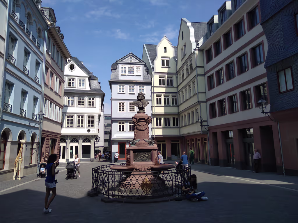 Frankfurt Private Tour - The "Hühnermarkt" in the new Old Town