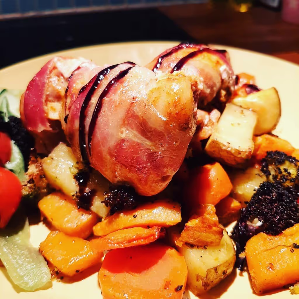 Helsinki Private Tour - Meal option chicken with bacon and roots