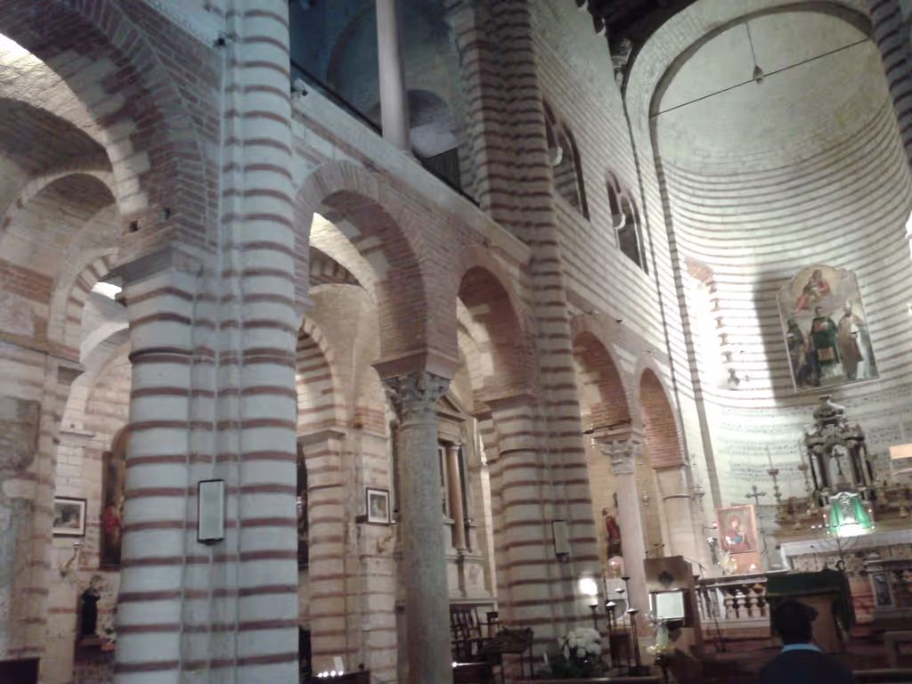 Verona Private Tour - The Church of Saint Lawrence with the women's galleries