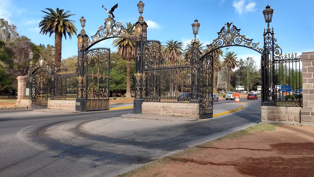 Mendoza Private Tour - Gates