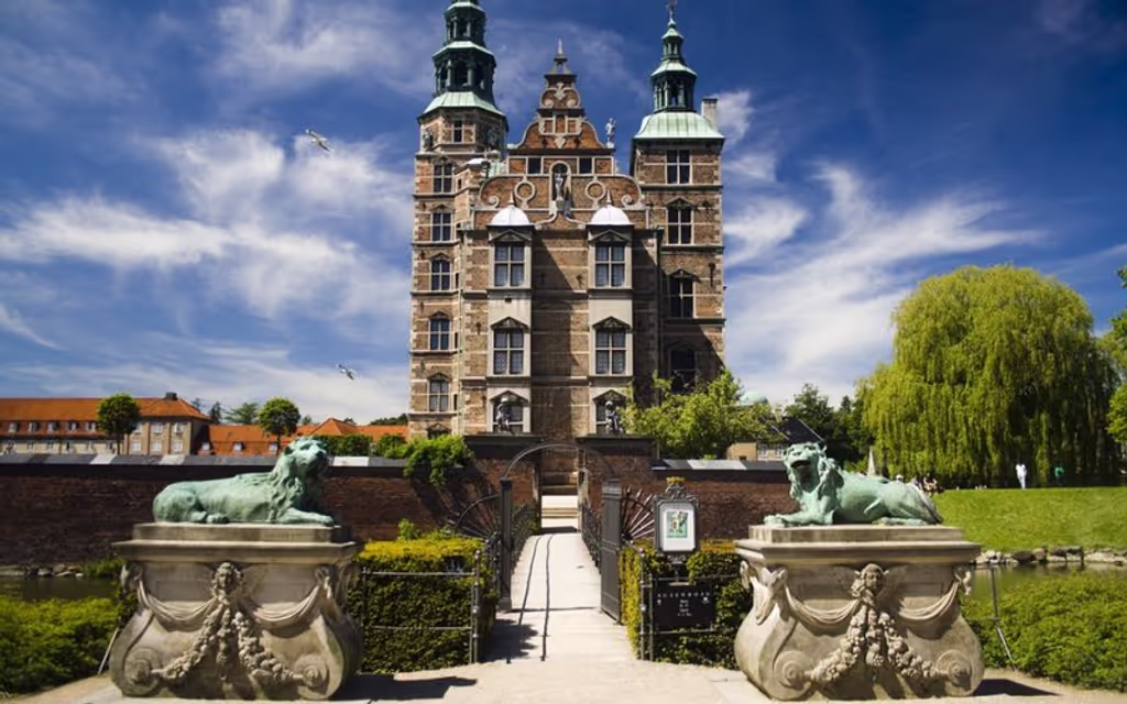 Copenhagen Private Tour - This small 400 years-old renaissance castle is located in the King's Garden. The most beautiful garden. Here Hans Christian Andersen often sat and fantasized. Perhaps this very castle became the home of the poor prince of the Pig Boy.