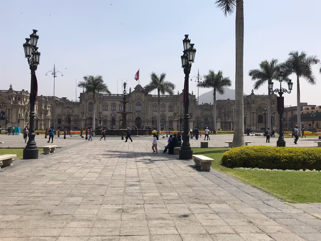 Lima Private Tour - PALACE OF GOVENMENT IN PLAZA DE ARMAS (main plaza of lima )OF LIMA