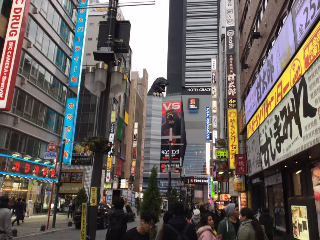 Tokyo Private Tour - S5. Shinjuku Kabukicho (Godzilla head)