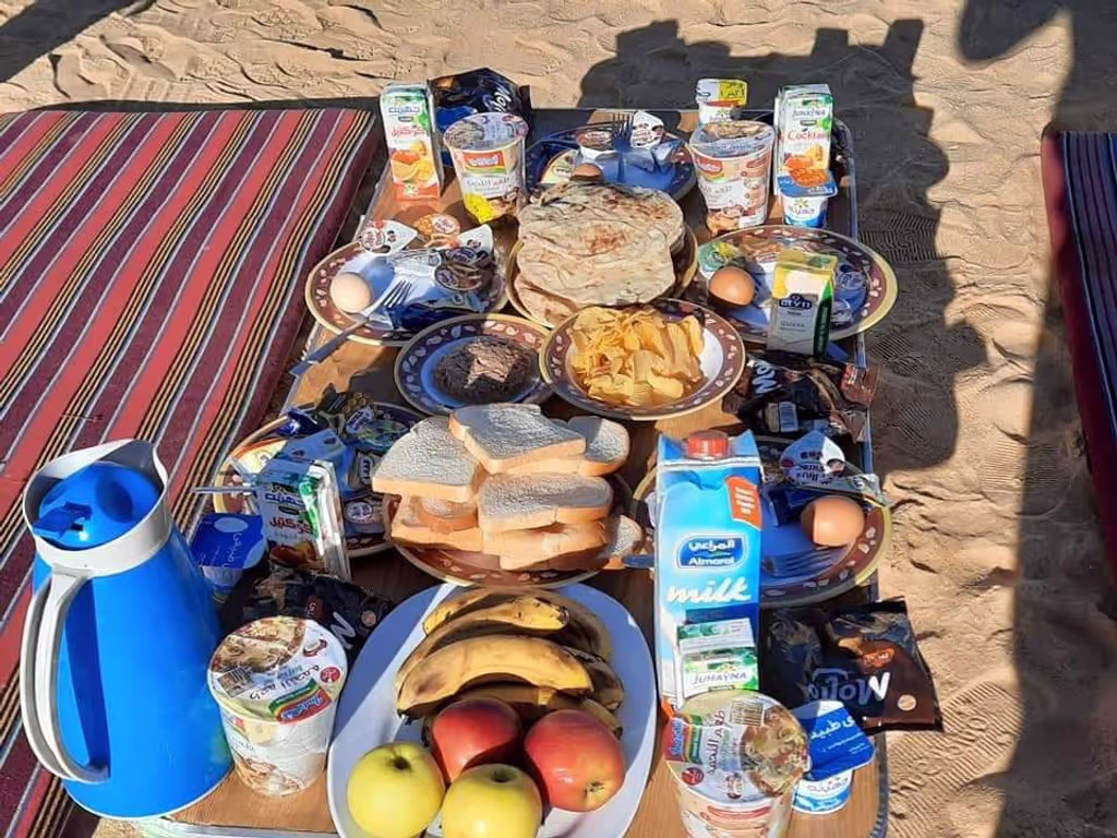 Giza Private Tour - breakfast at white desert