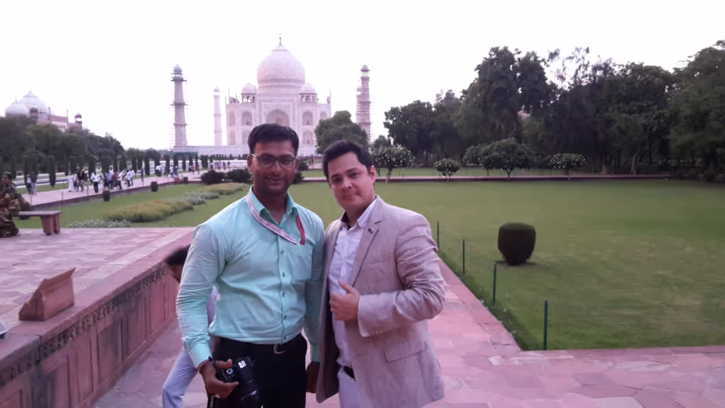 Delhi Private Tour - Tajmahal with our Mexican friend 